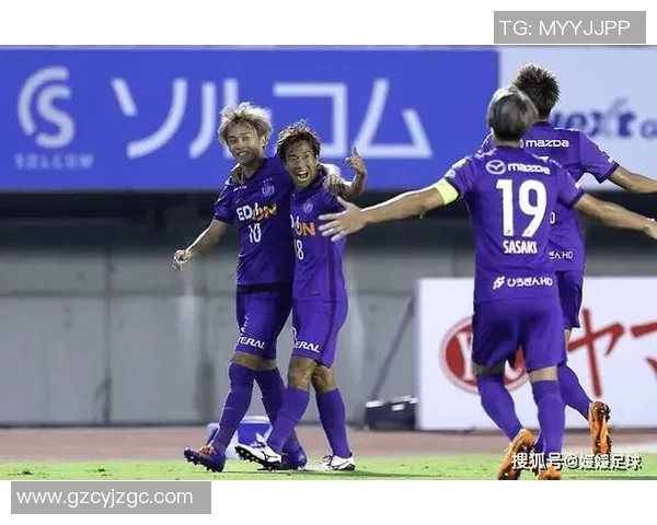 广岛三箭迎战磐石喜悦激情对决展现足球魅力与团队精神 广岛三箭迎战磐石喜悦激情对决展现足球魅力与团队精神